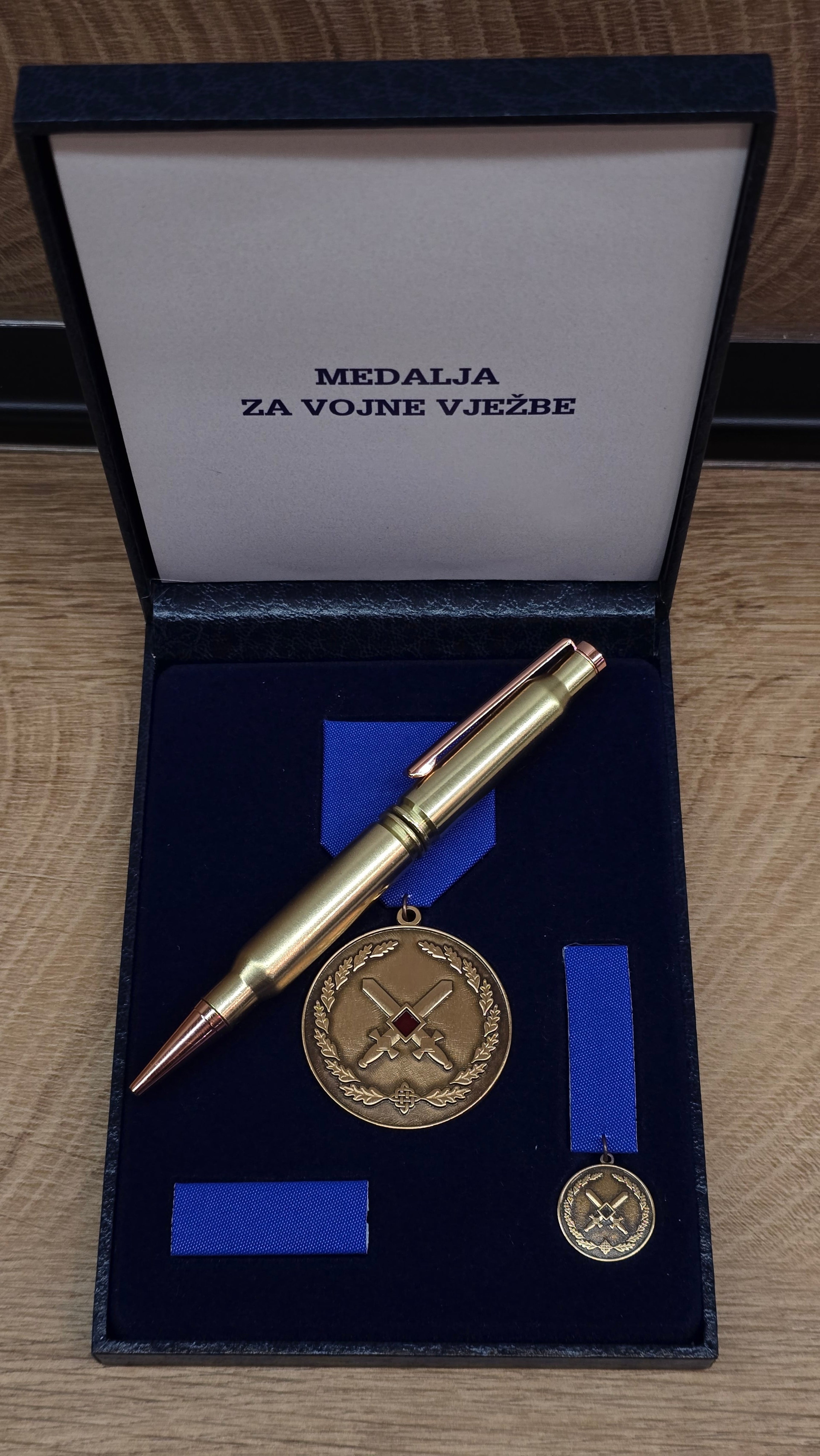 Personalizirana kemijska olovka s laserskom gravurom imena – poklon