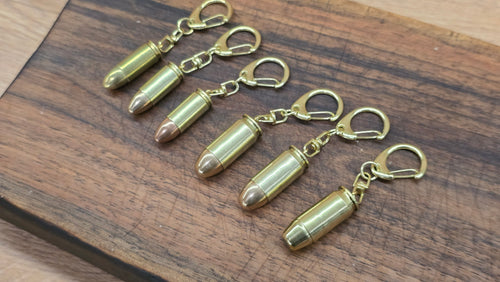 Privjesak za ključeve izrađen od 9x19mm, .45ACP metka